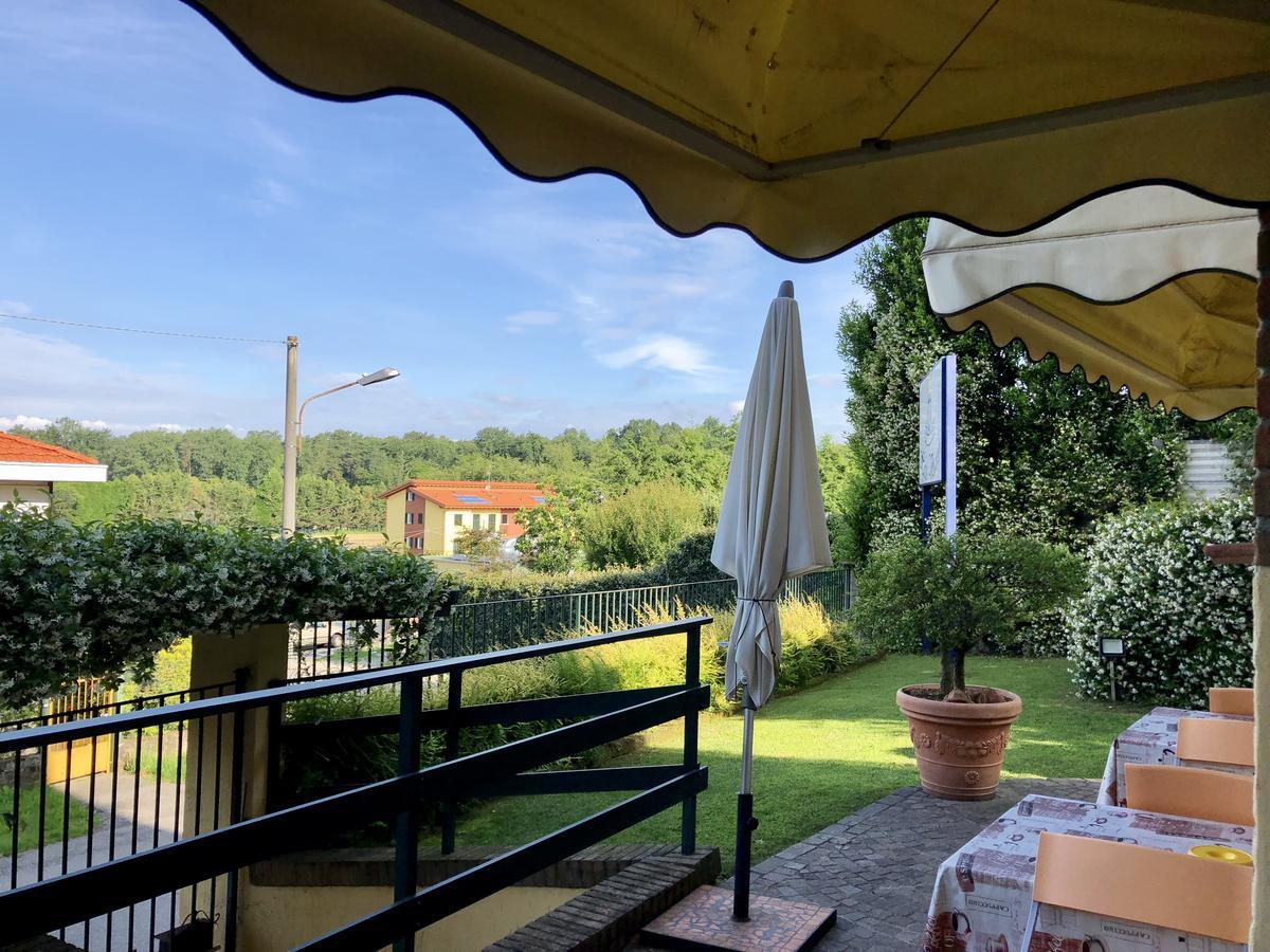 Hotel Visconti Cardano Al Campo Bagian luar foto